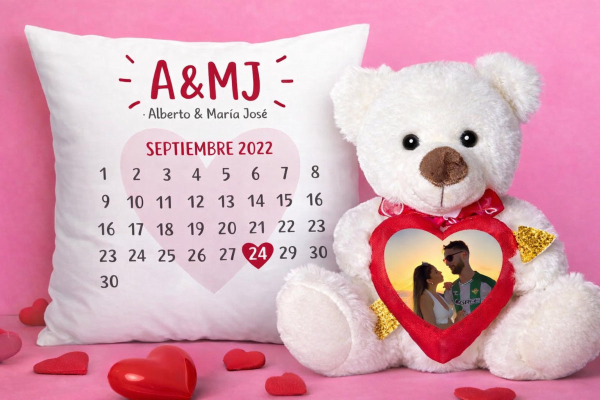 Combo San Valentín: Cojín Personalizado con Fecha + Peluche con Foto
